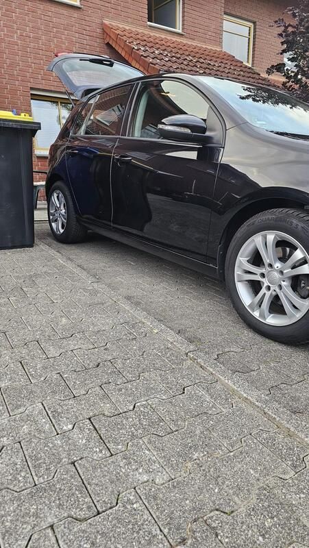 Schwarz Gebraucht 2009 VW Golf VI Limousine | 5.100 € (Teuer) - Bild 1/4