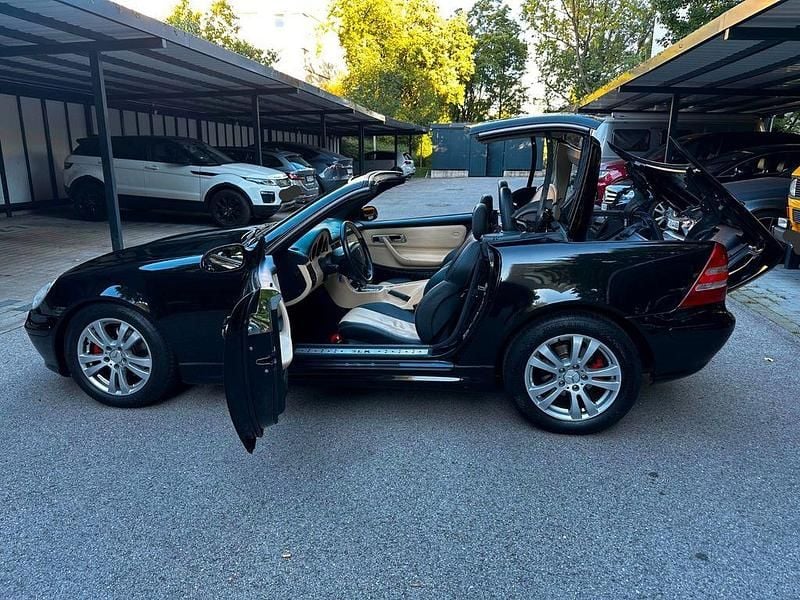 Schwarz Gebraucht 2003 Mercedes SLK200 Edition Cabrio | 8.200 € (Teuer) - Bild 1/4