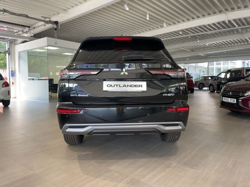 Neu Mitsubishi Outlander P-HEV Edition 306 PS (225 kW) 2025 Schwarz Limousine