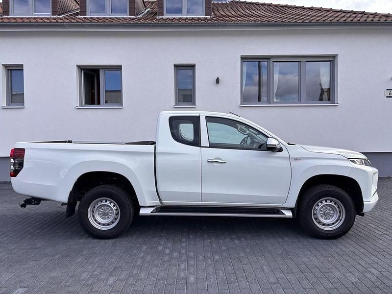 Gebraucht Mitsubishi L200 Basis 150 PS (110 kW) 2020 Weiß Pickup
