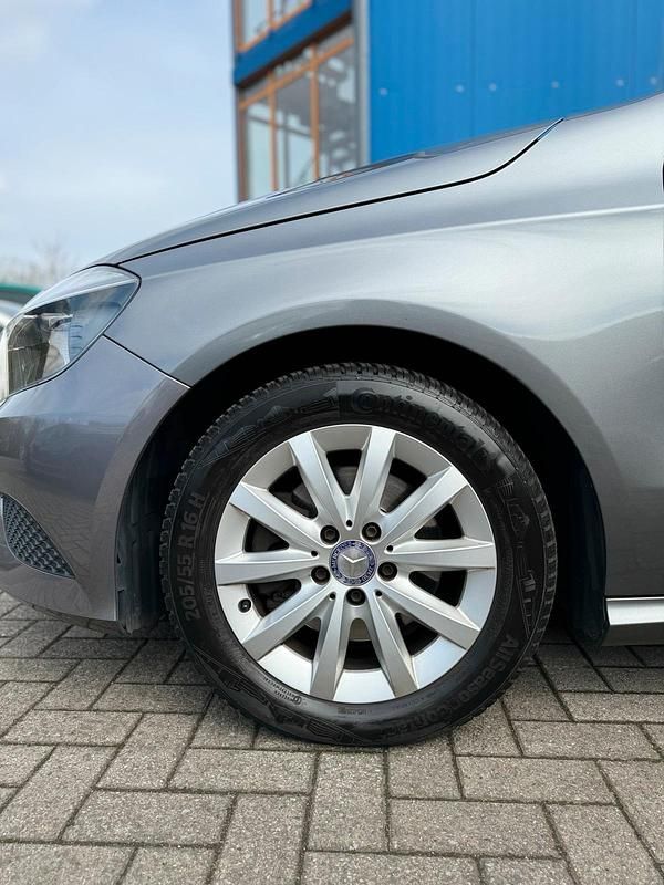 Gebraucht Mercedes A180 Style 122 PS (89 kW) 2013 Grau Limousine