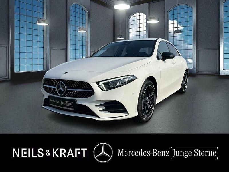 Weiß Gebraucht 2022 Mercedes A250 AMG Limousine | 28.450 € (Guter Preis) - Bild 1/4