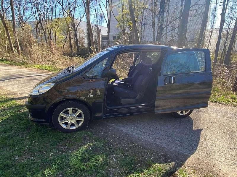 Gebraucht Peugeot 1007 Premium 109 PS (80 kW) 2006 Schwarz Van / Kleinbus