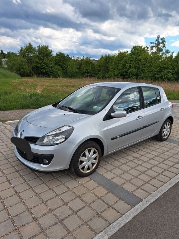 Silber Gebraucht 2006 Renault Clio III Dynamique Limousine | 3.100 € (Fairer Preis) - Bild 1/4