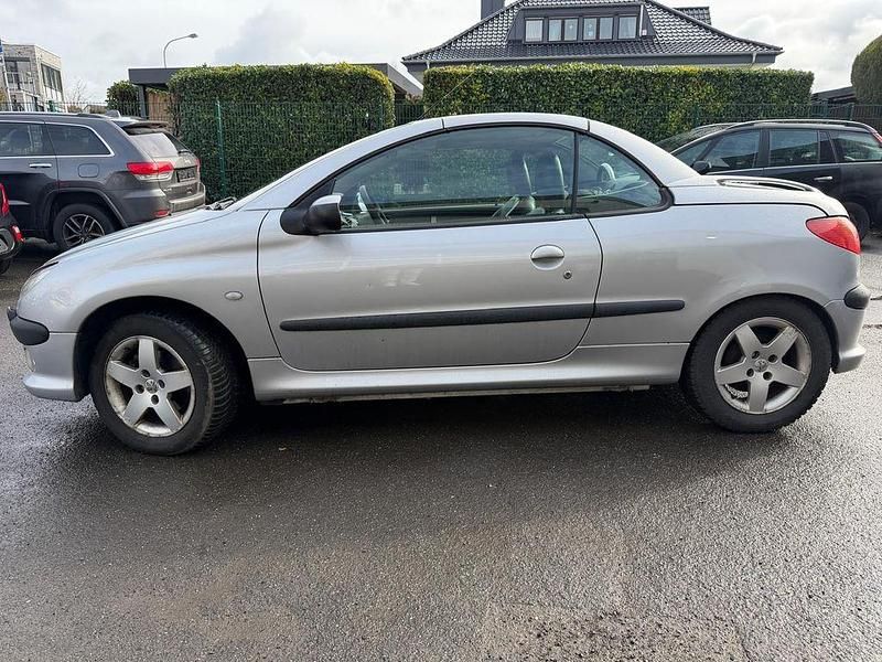 Gebraucht Peugeot 206 CC Platinum 136 PS (100 kW) 2001 Grün Cabrio