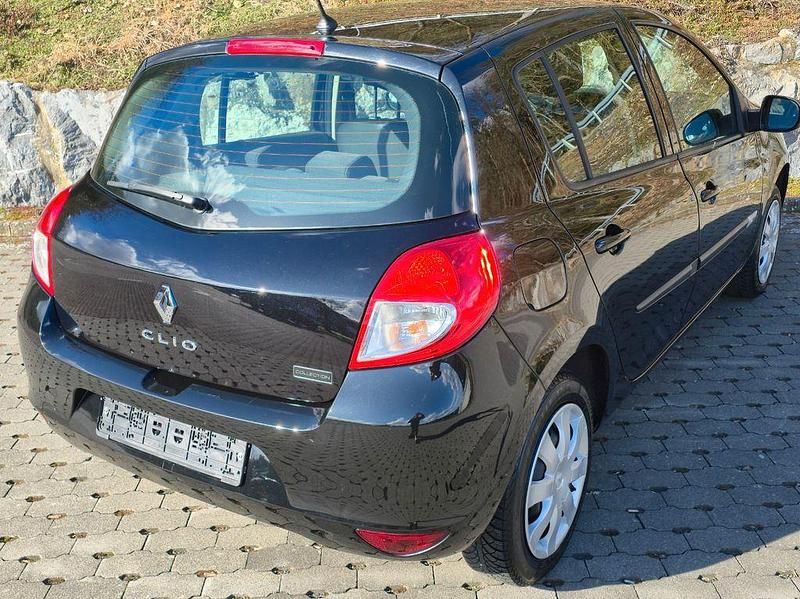 Gebraucht Renault Clio III 75 PS (55 kW) 2013 Schwarz Limousine