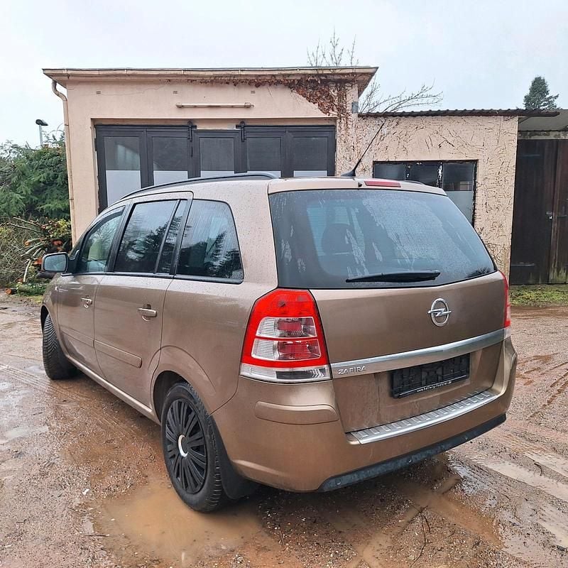 Gebraucht Opel Zafira 140 PS (102 kW) 2012 Braun Van / Kleinbus