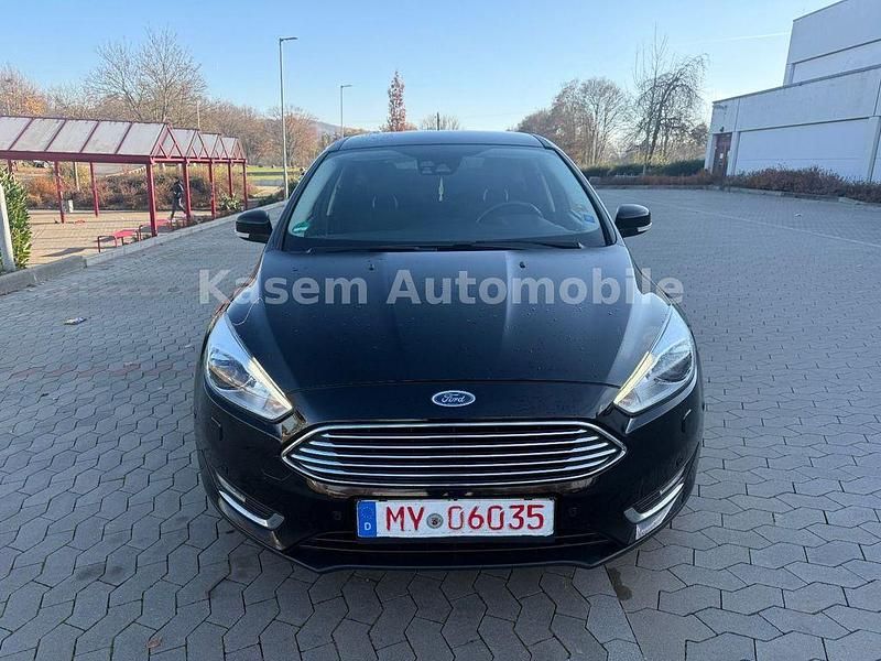 Gebraucht Ford Focus Titanium 125 PS (91 kW) 2017 Schwarz Limousine