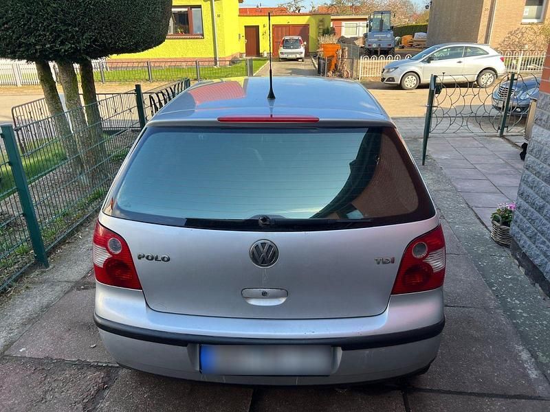 Gebraucht VW Polo Basis 75 PS (55 kW) 2002 Silber Limousine