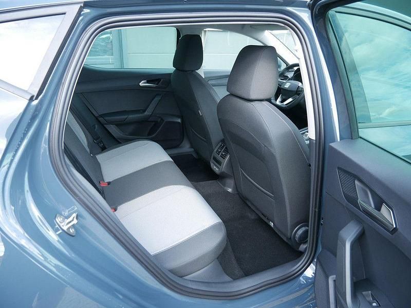 Neu Seat Leon 150 PS (110 kW) 2026 Blau Limousine