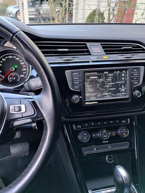 Gebraucht VW Touran Highline 150 PS (110 kW) 2016 Schwarz Van / Kleinbus