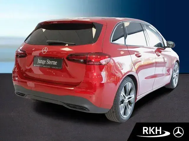 Gebraucht Mercedes B200 Progressive 163 PS (119 kW) 2025 Rot Kleinwagen