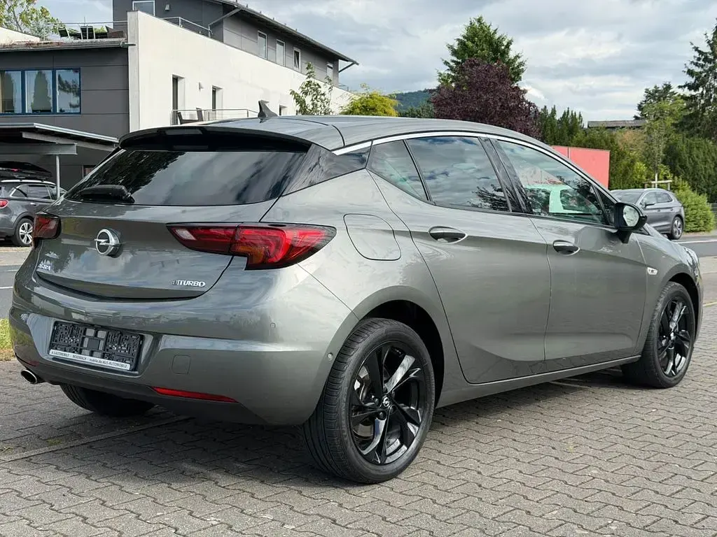 Gebraucht Opel Astra Edition 150 PS (110 kW) 2018 Grau Limousine