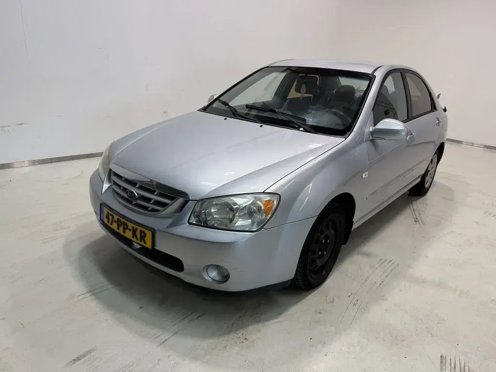 Gebraucht Kia Cerato LX 105 PS (77 kW) 2004 Grau Limousine