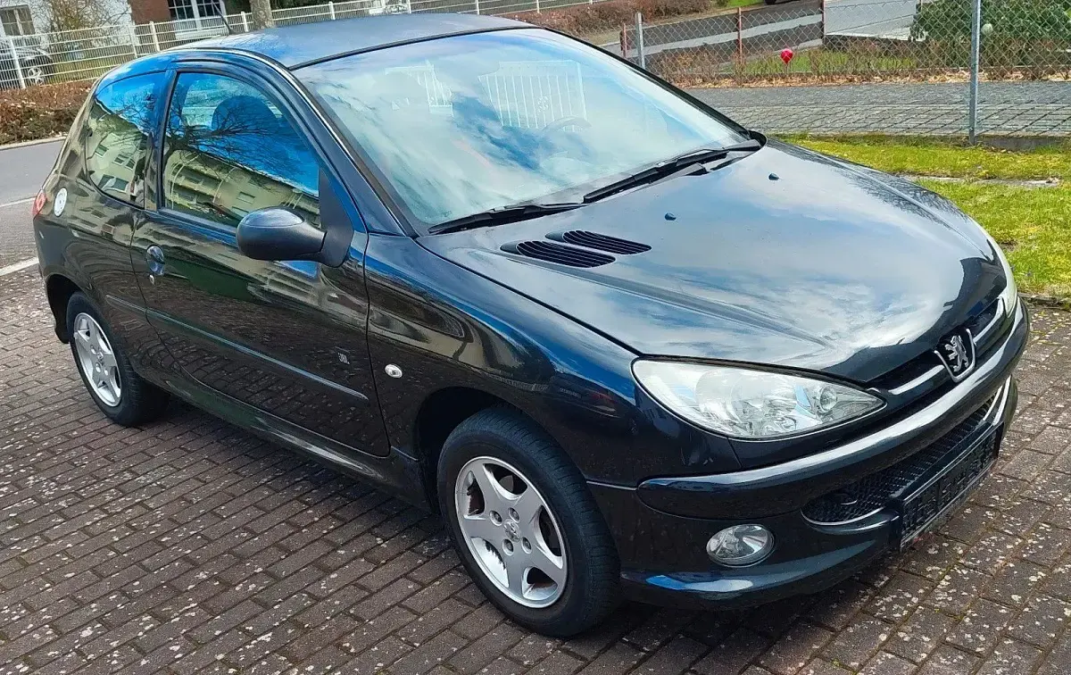 Używany Peugeot 206 75 KM (55 kW) 2006 Czarny Sedan/Limuzyna