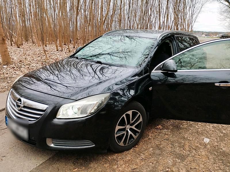 Gebraucht Opel Insignia 131 PS (96 kW) 2011 Schwarz Kombi