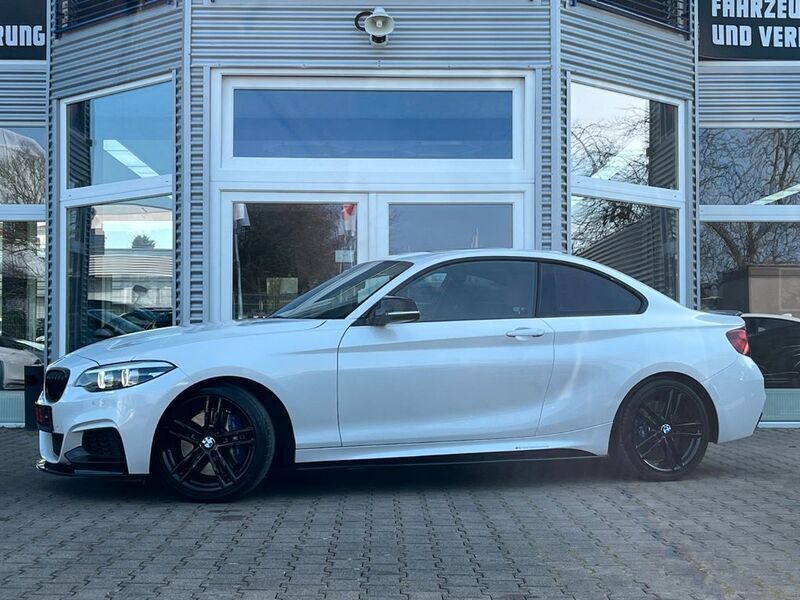 Weiß Gebraucht 2019 BMW M240 M Sport Coupé | 29.600 € - Bild 1/4