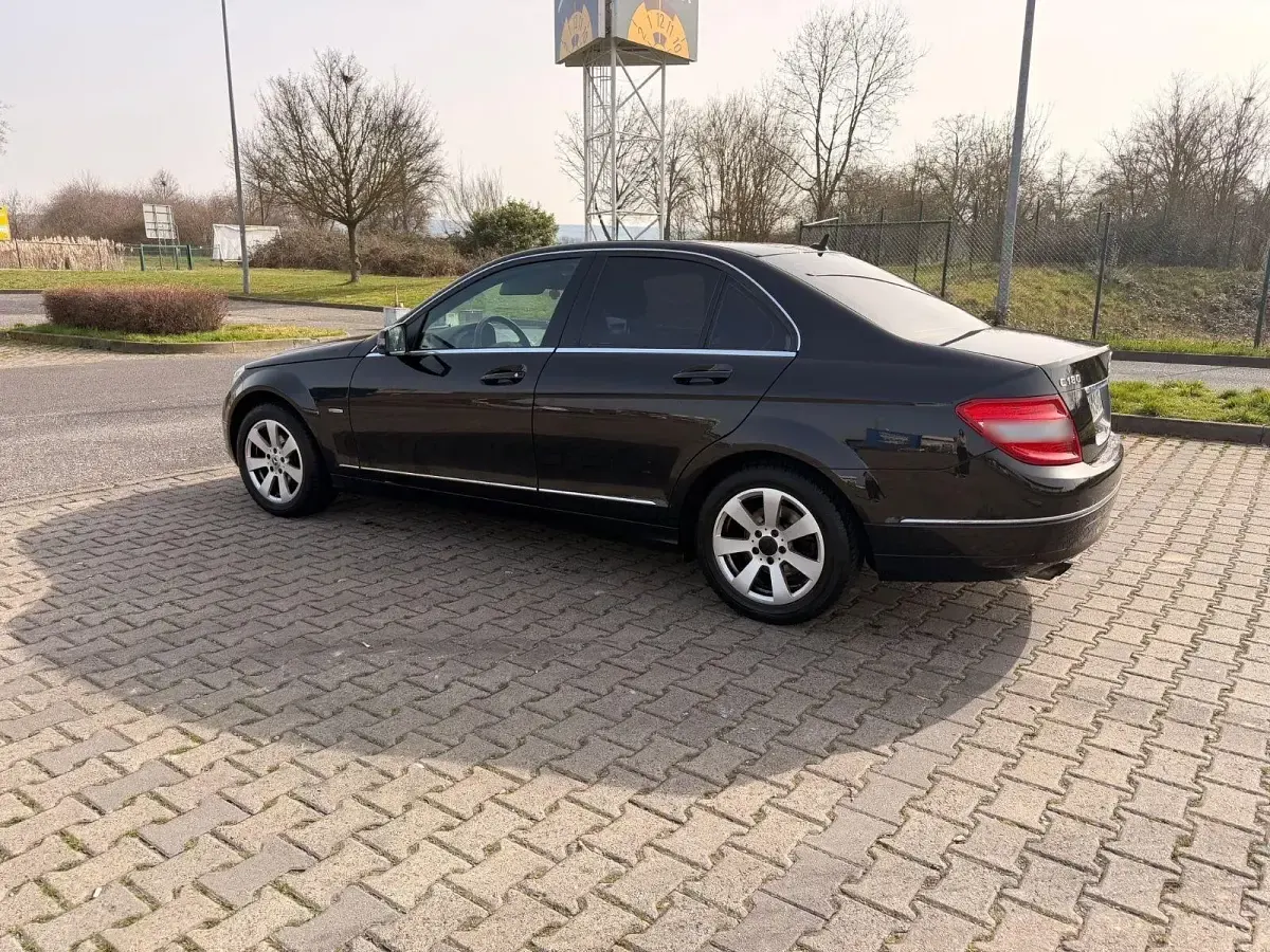 Gebraucht Mercedes C180 Avantgarde 156 PS (114 kW) 2012 Schwarz Limousine