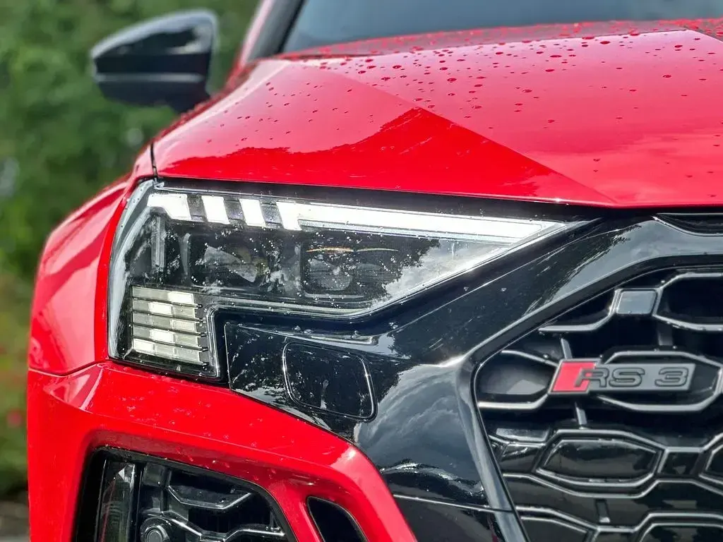 Gebraucht Audi RS3 Sportback Ambiente 400 PS (294 kW) 2022 Rot Kleinwagen