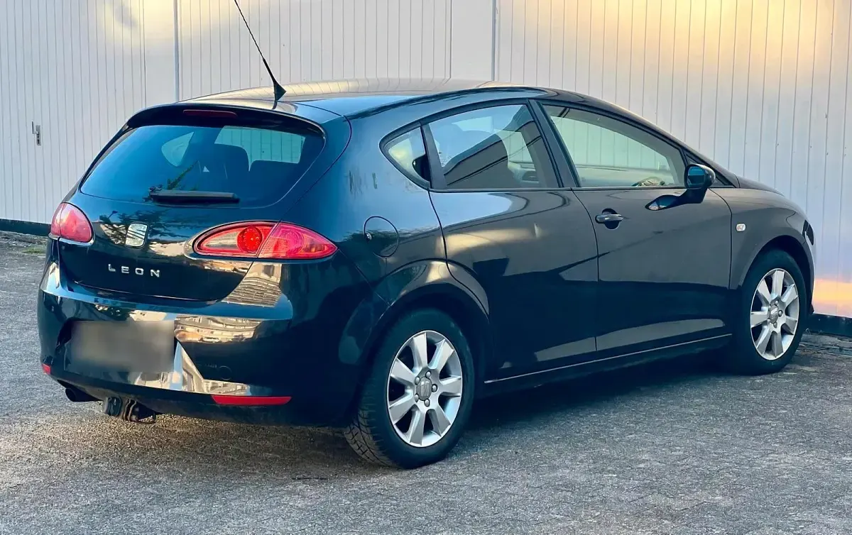 Usata Seat Leon 105 CV (77 kW) 2008 Nero Utilitaria