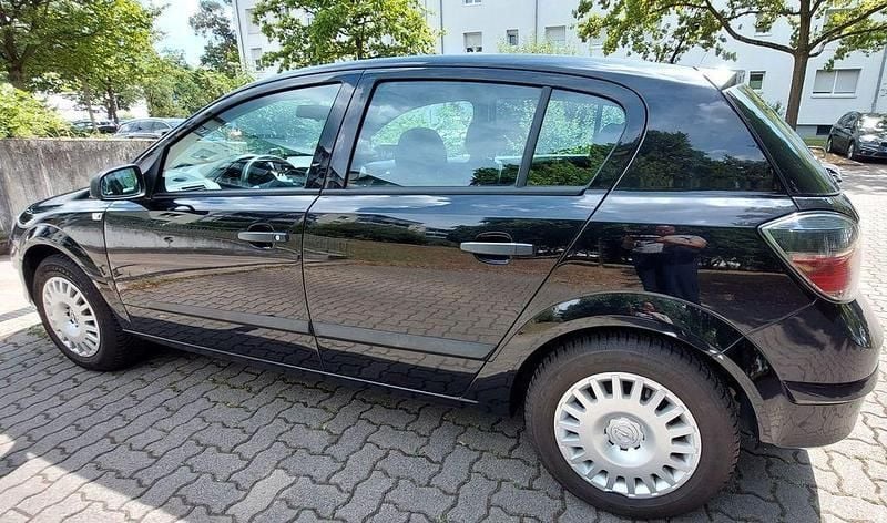 Schwarz Gebraucht 2009 Opel Astra Selection Limousine | 2.190 € (Guter Preis) - Bild 1/4