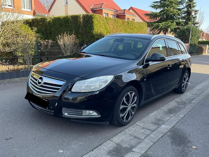 Gebraucht Opel Insignia 131 PS (96 kW) 2012 Schwarz Kombi