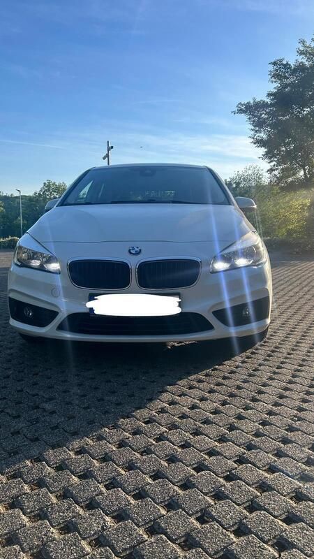 Weiß Gebraucht 2015 BMW 218 Kombi | 10.499 € (Fairer Preis) - Bild 1/4