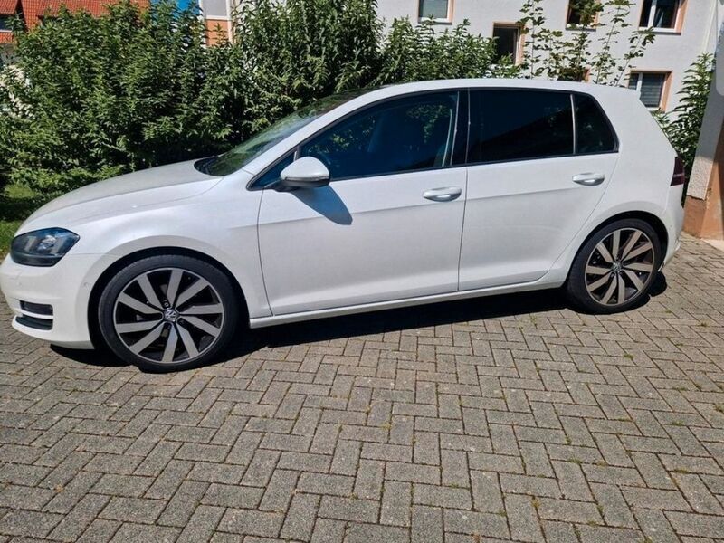 Weiß Gebraucht 2013 VW Golf VII Highline Limousine | 10.450 € (Fairer Preis) - Bild 1/4