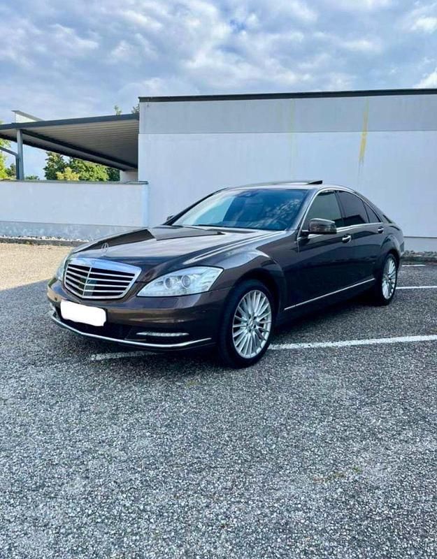 Gebraucht Mercedes S500 387 PS (284 kW) 2010 Braun Limousine