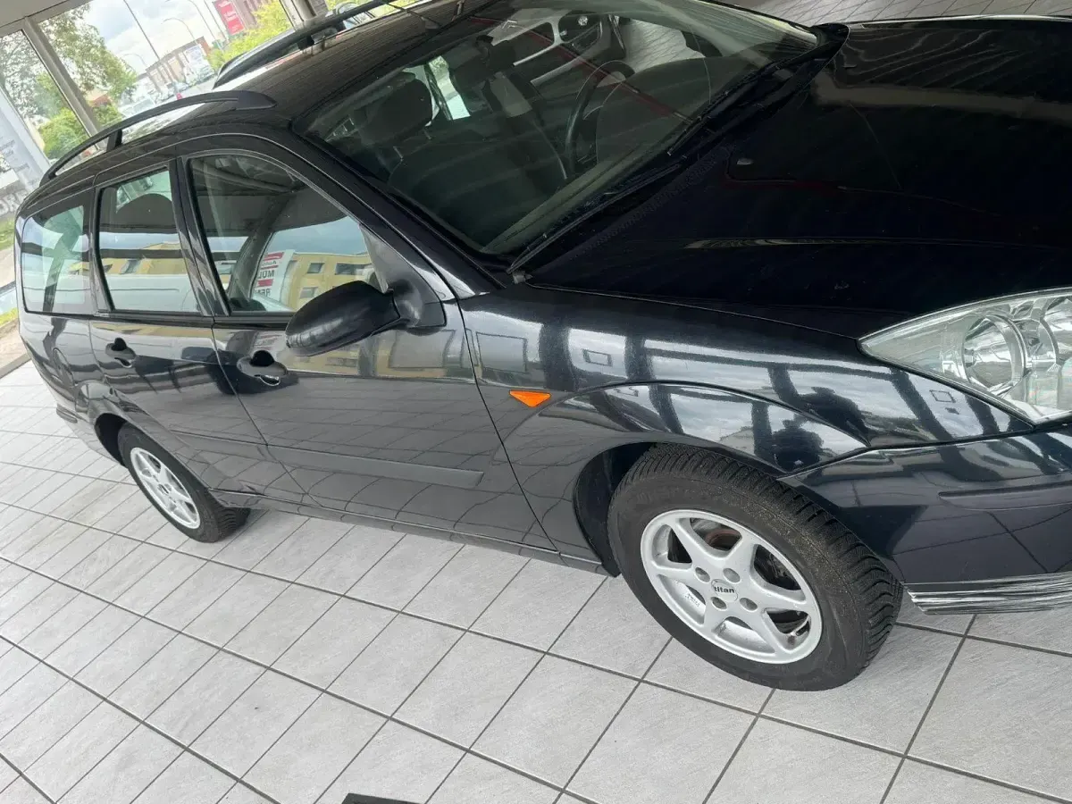 Gebraucht Ford Focus 101 PS (74 kW) 2004 Schwarz Kombi