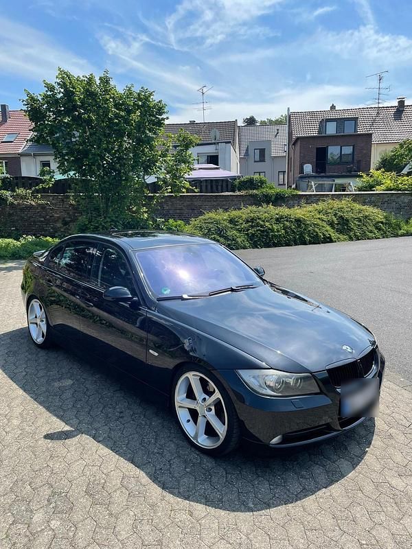 Gebraucht BMW 325 220 PS (161 kW) 2007 Schwarz Limousine