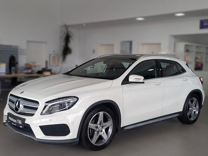 Weiß Gebraucht 2016 Mercedes GLA180 AMG line SUV | 20.750 € (Fairer Preis) - Bild 1/4
