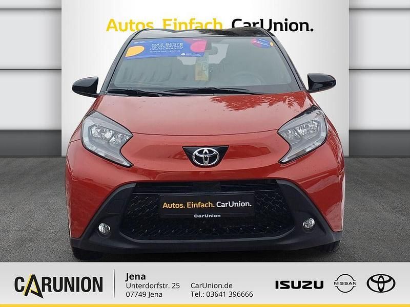 Neu Toyota Aygo X 72 PS (52 kW) 2026 Rot SUV