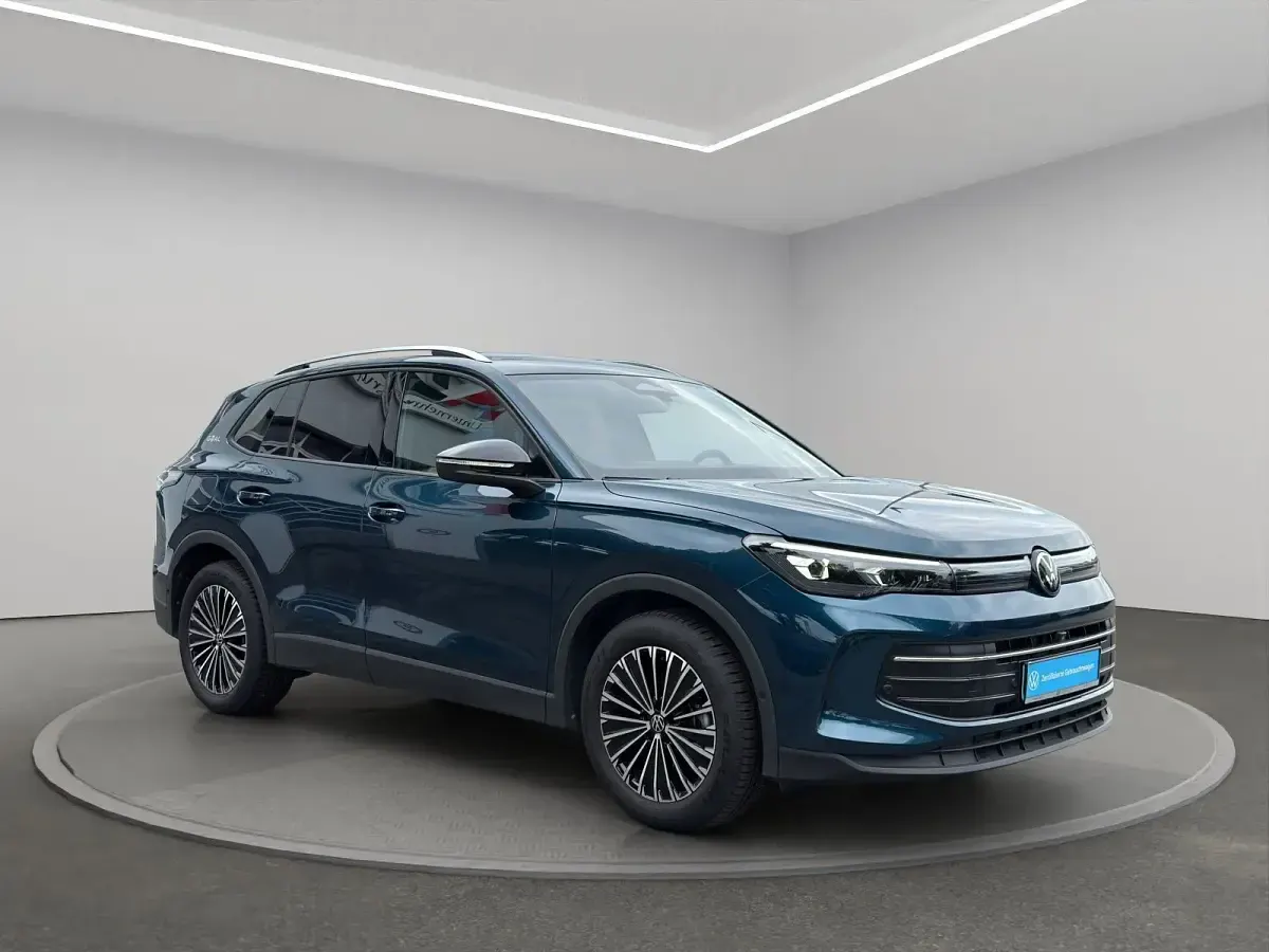 Gebraucht VW Tiguan Goal 150 PS (110 kW) 2025 Nightshade blue metallic SUV