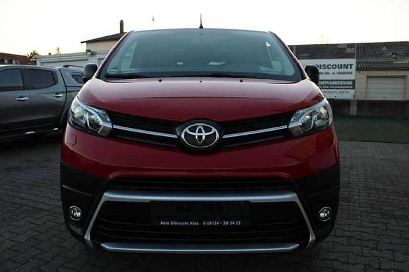 Gebraucht Toyota Proace 116 PS (85 kW) 2018 Rot Van / Kleinbus