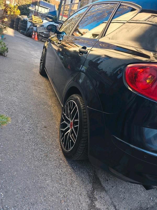 Gebraucht Seat Altea 102 PS (75 kW) 2009 Schwarz Limousine