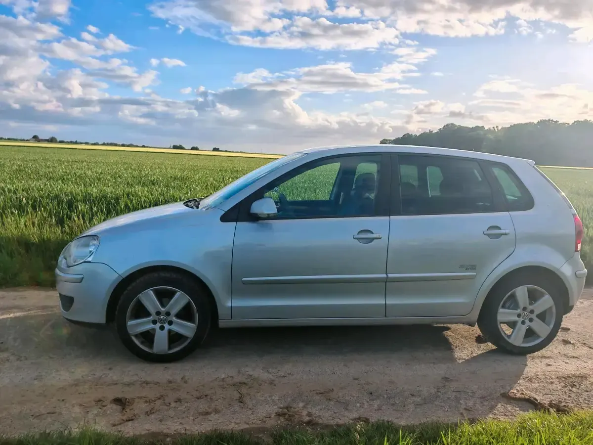 Gebraucht VW Polo 64 PS (47 kW) 2009 Silber Kleinwagen