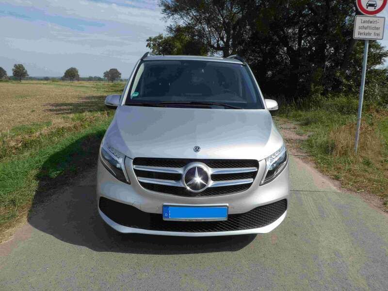 Silber Gebraucht 2019 Mercedes V220 Edition 1 Van / Kleinbus | 40.500 € (Fairer Preis) - Bild 1/4