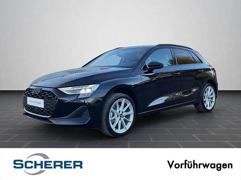 Mythosschwarz metallic (metallic) Neu 2025 Audi A3 Advanced Plus Limousine | 38.450 € (Etwas zu teuer) - Bild 1/4