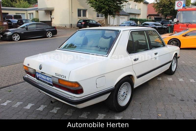 Gebraucht BMW 520 125 PS (91 kW) 1984 Alpin weiss Limousine