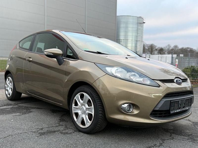Gebraucht Ford Fiesta Champions Edition 82 PS (60 kW) 2012 Braun Kleinwagen