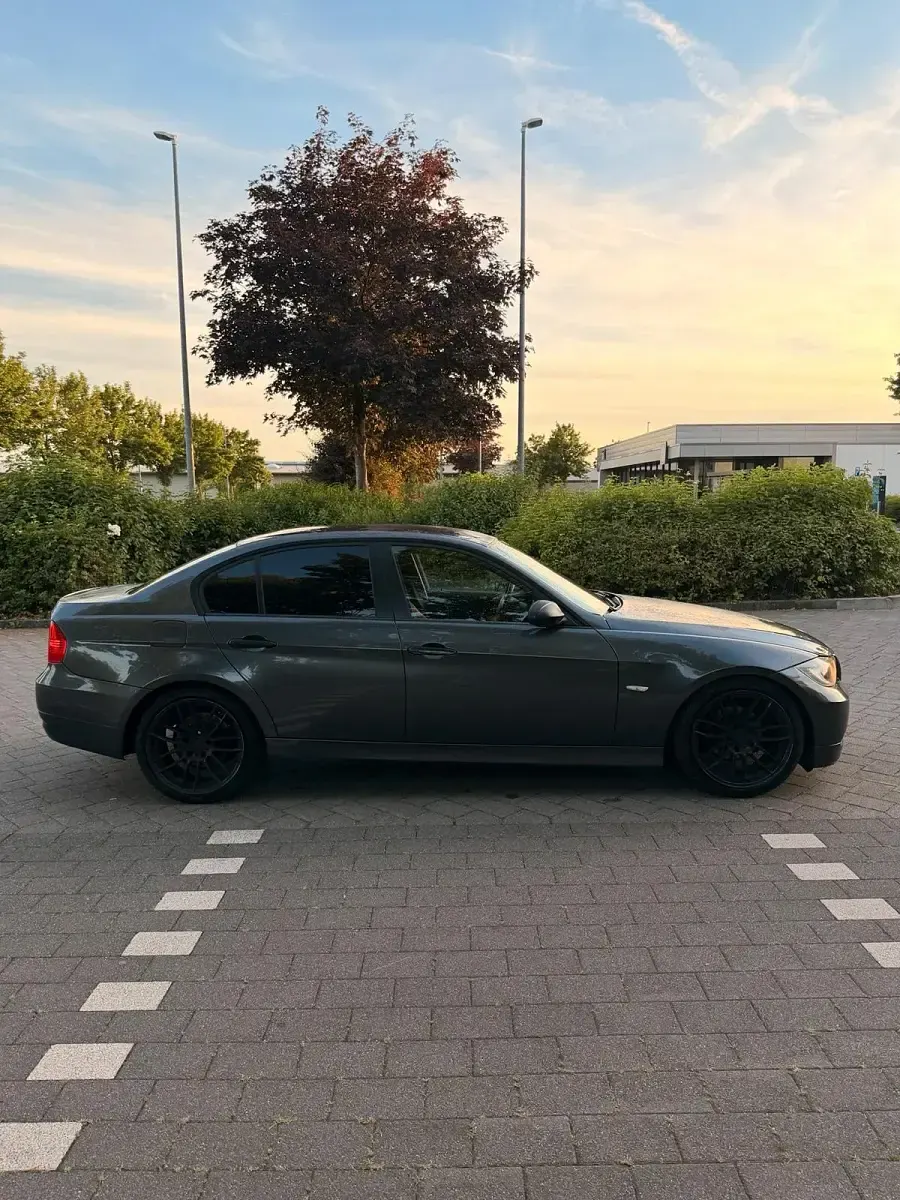 Gebraucht BMW 320 150 PS (110 kW) 2006 Grau Limousine