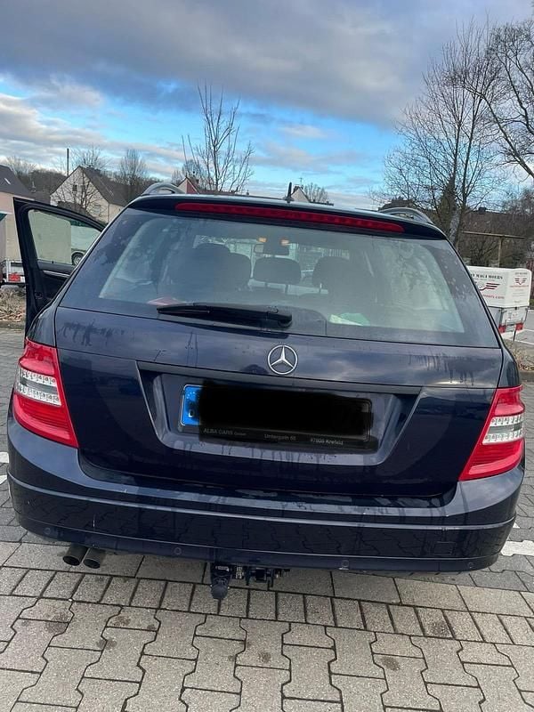Gebraucht Mercedes C200 136 PS (100 kW) 2011 Blau Kombi