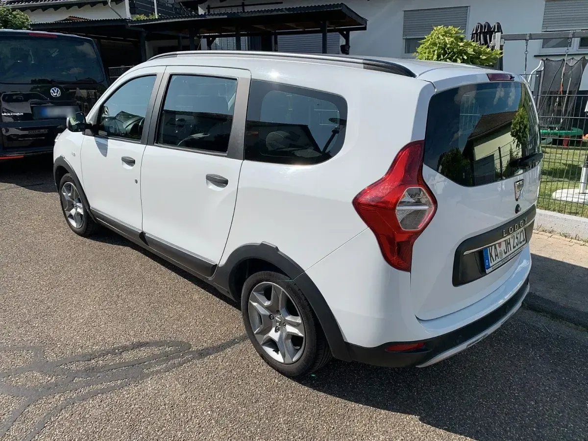 Gebraucht Dacia Lodgy Stepway 131 PS (96 kW) 2020 Weiß Van / Kleinbus