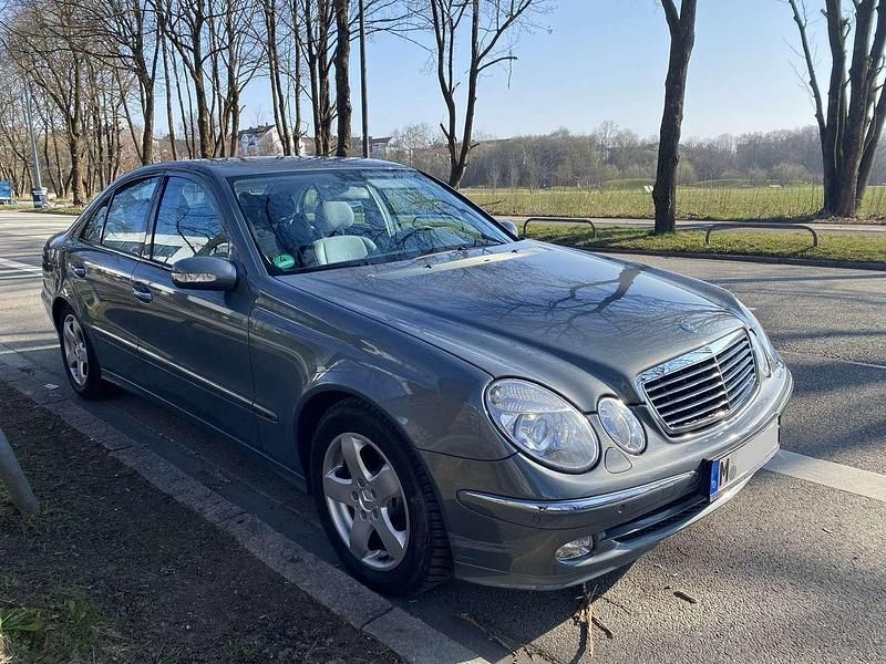 Gebraucht Mercedes E240 Avantgarde 177 PS (130 kW) 2004 Limousine