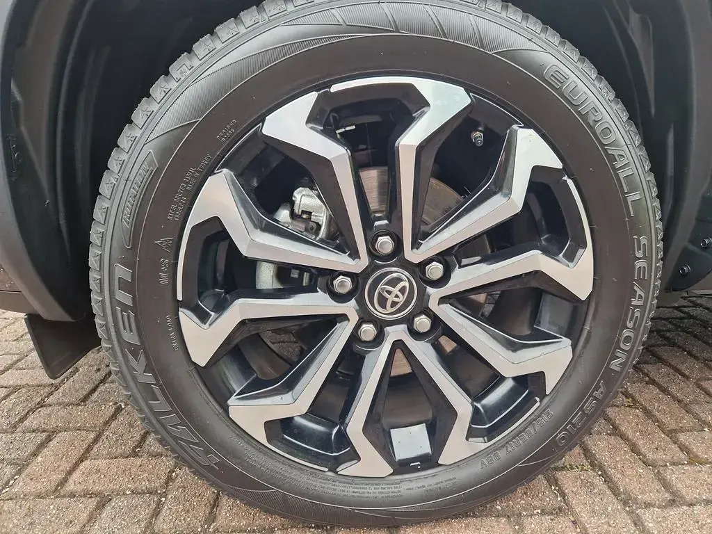Gebraucht Toyota Yaris Cross 131 PS (96 kW) 2025 Grau SUV
