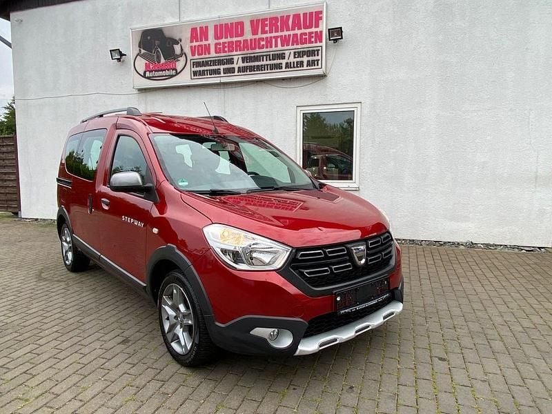Rot Gebraucht 2020 Dacia Dokker Stepway Van | 11.990 € (Guter Preis) - Bild 1/4