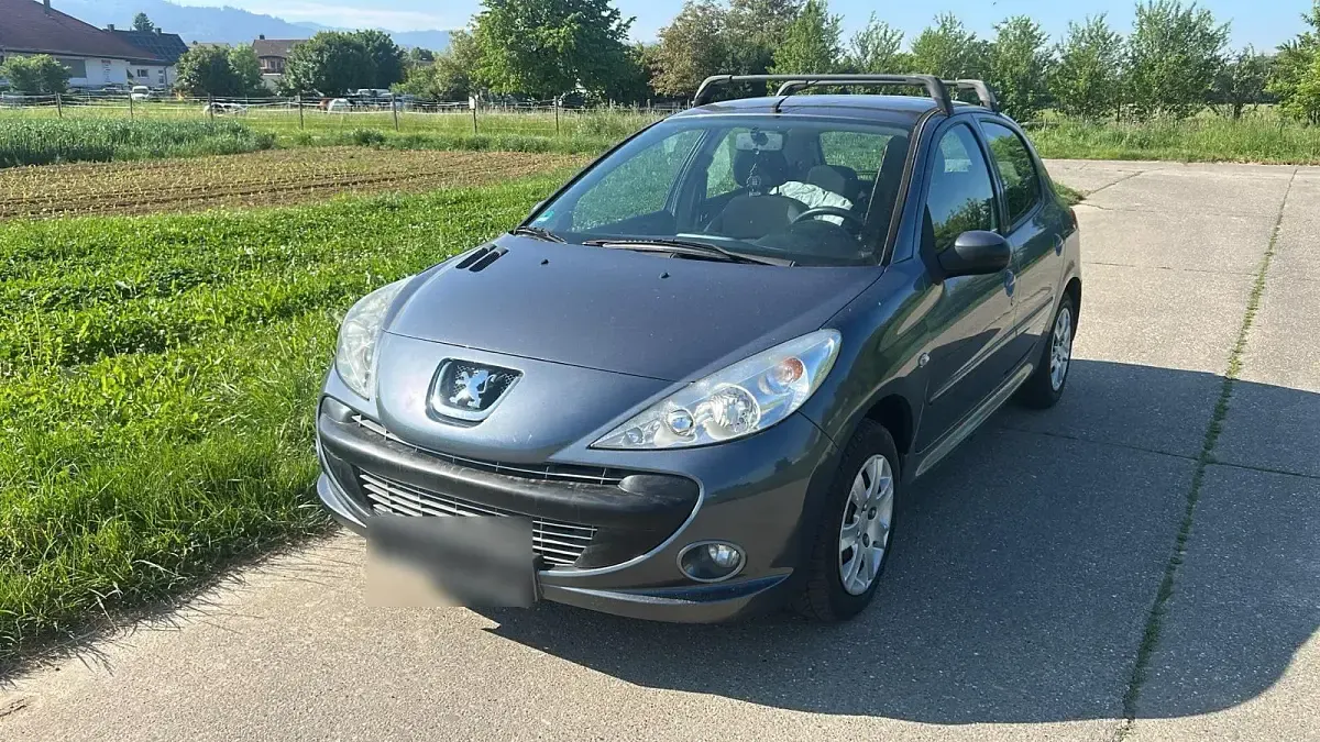 Gebraucht Peugeot 206+ 75 PS (55 kW) 2010 Grau Kleinwagen