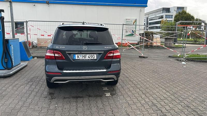 Gebraucht Mercedes ML350 258 PS (189 kW) 2012 Blau SUV