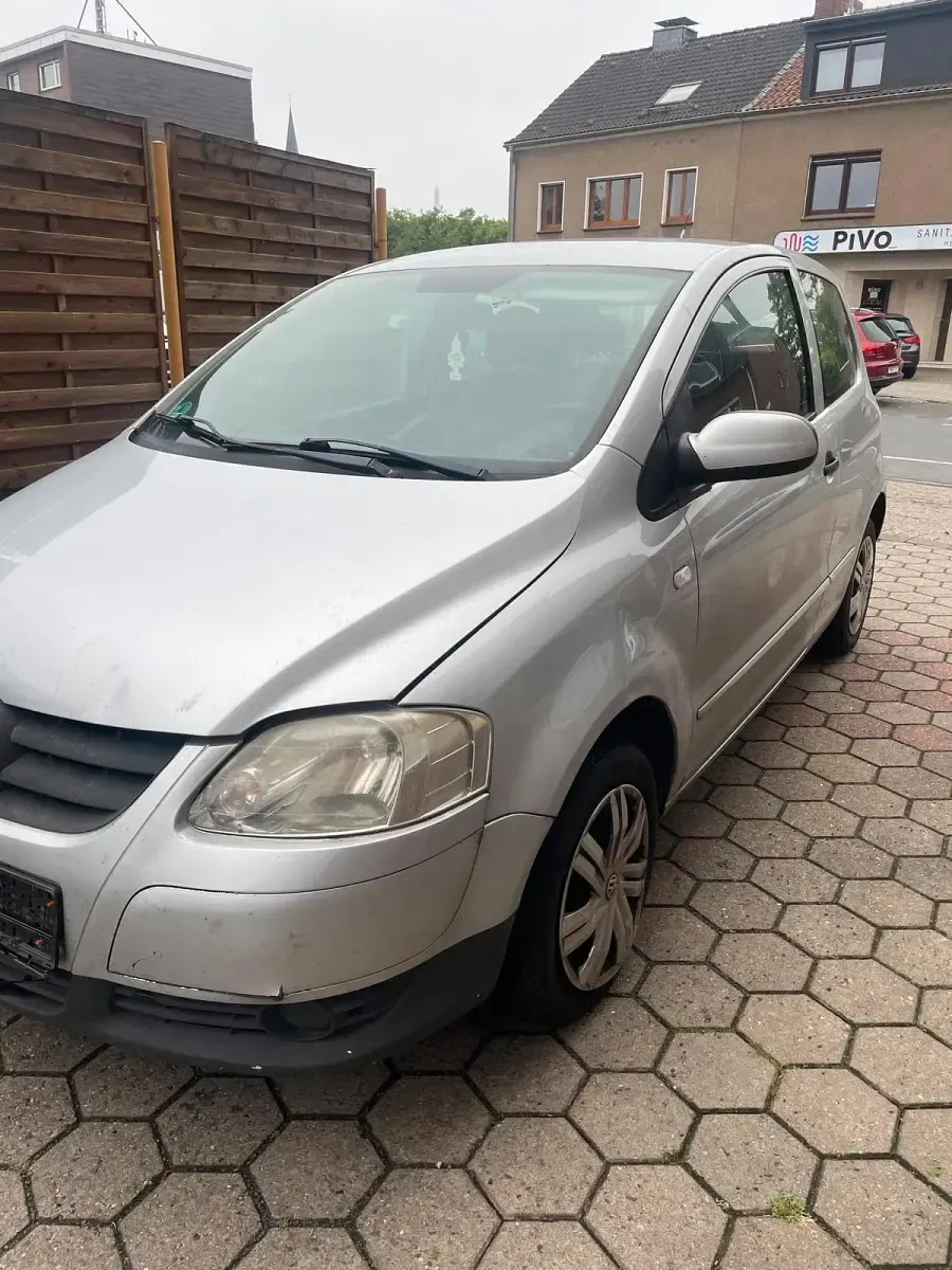 Gebraucht VW Fox 54 PS (39 kW) 2009 Silber Kleinwagen